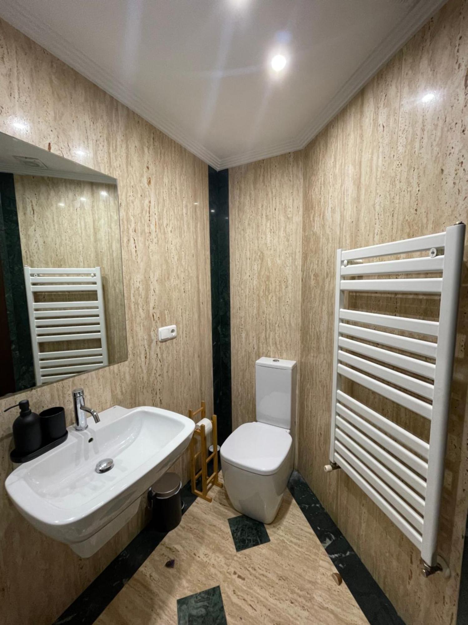 Atuaire Home Vivienda B Luminosa Parking Incluido En Plena Calle Comercial Burgo 外观 照片